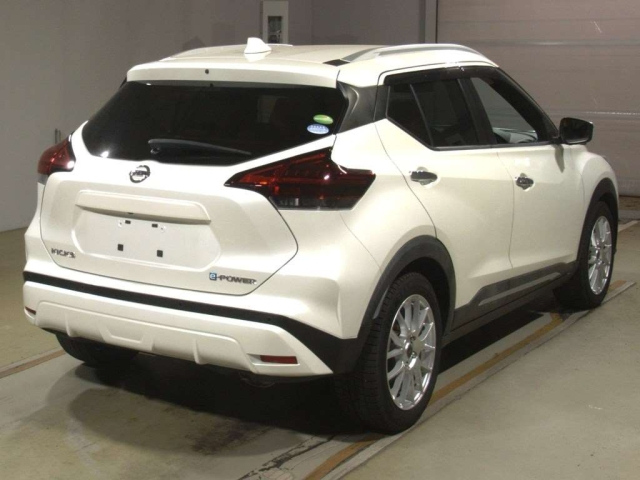 NISSAN KIX 2021