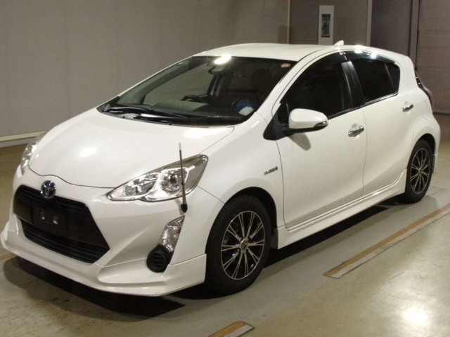 TOYOTA AQUA 2016