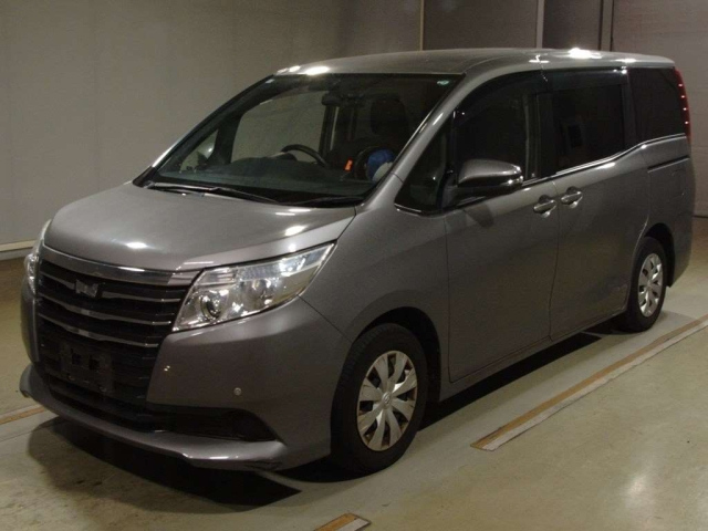 TOYOTA NOAH 2015