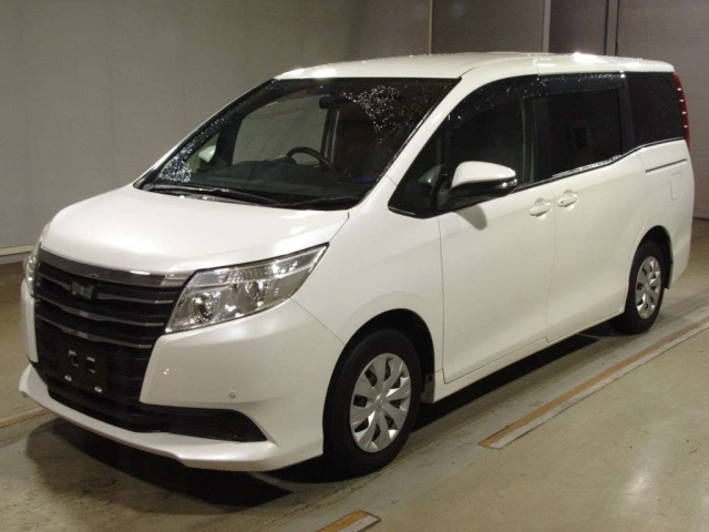 TOYOTA NOAH 2014