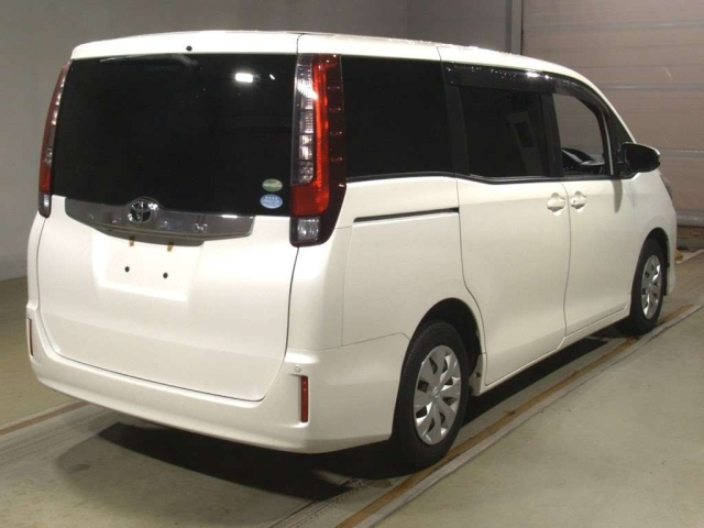 TOYOTA NOAH 2014