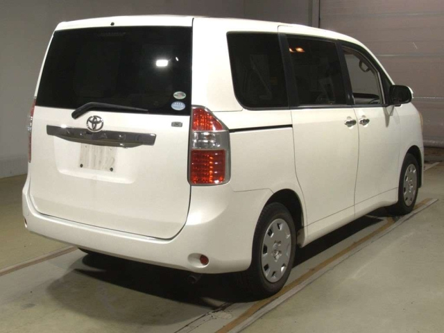 TOYOTA NOAH 2009