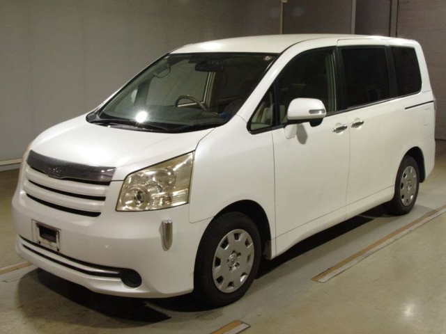 TOYOTA NOAH 2009