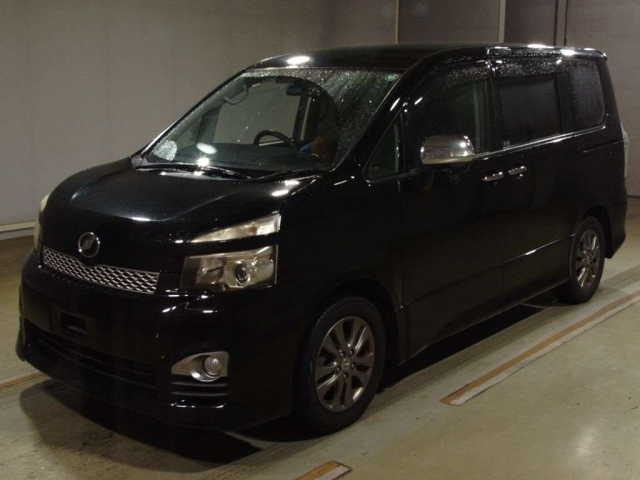 TOYOTA VOXY 2011