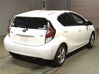 TOYOTA AQUA 2016