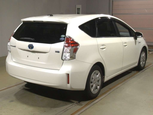 TOYOTA PRIUS ALPHA 2016