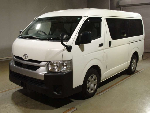 TOYOTA HIACE 2021