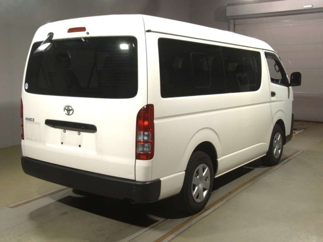 TOYOTA HIACE 2021