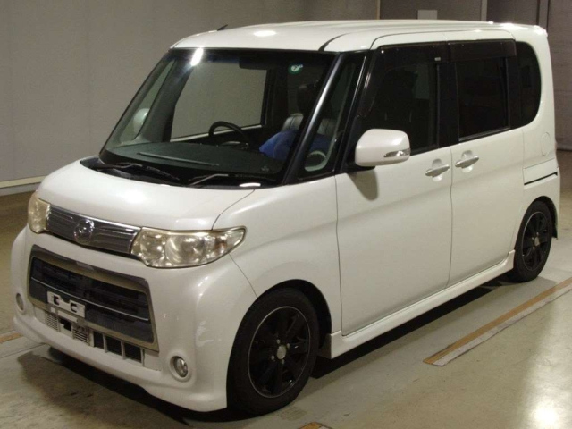 DAIHATSU TANTO 2011