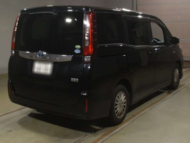 TOYOTA NOAH 2014