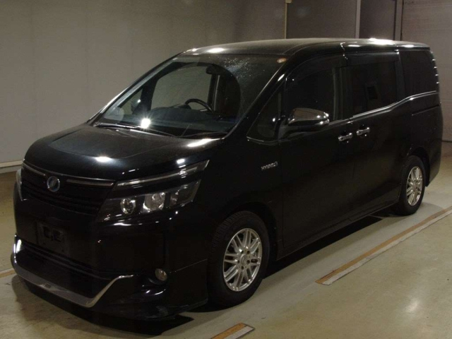 TOYOTA VOXY 2014