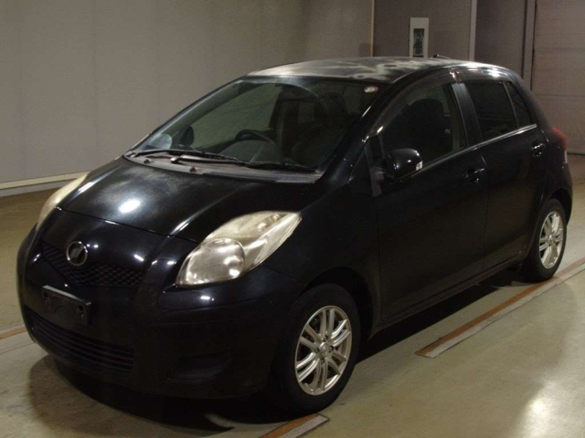 TOYOTA VITZ 2010
