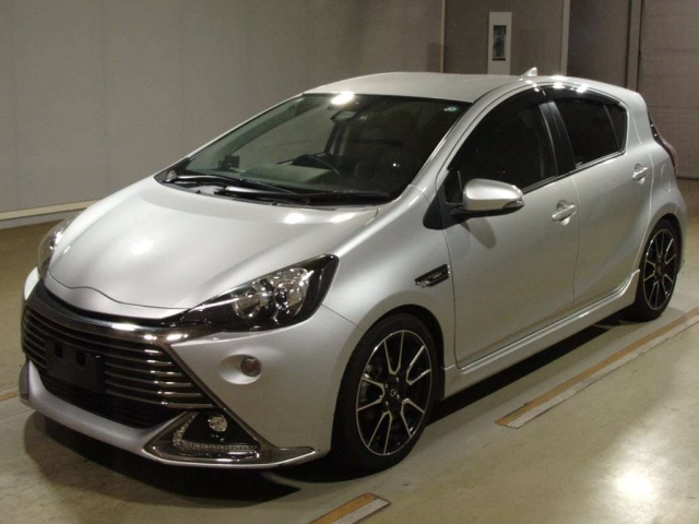 TOYOTA AQUA 2016