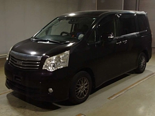 TOYOTA NOAH 2013