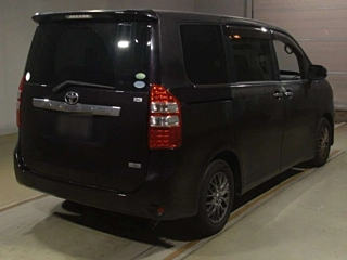 TOYOTA NOAH 2013