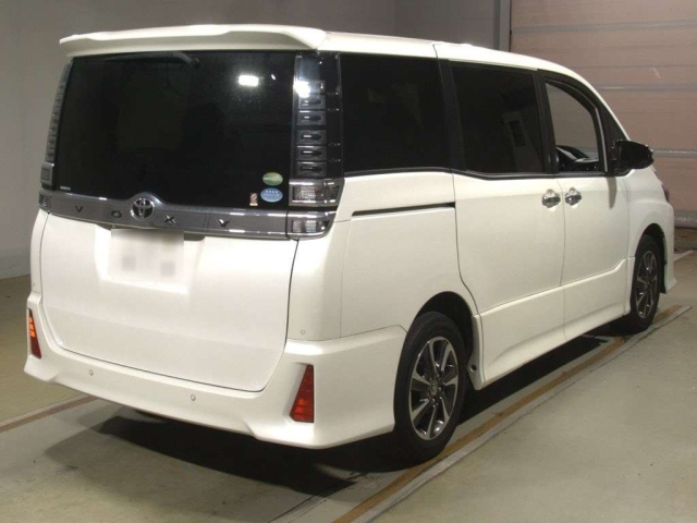TOYOTA VOXY 2019