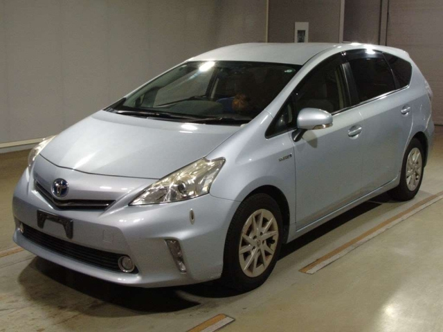 TOYOTA PRIUS ALPHA 2014