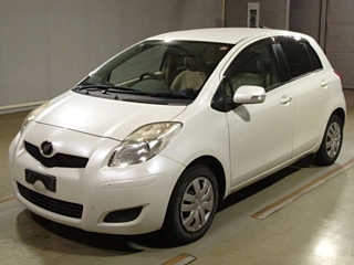 TOYOTA VITZ 2010
