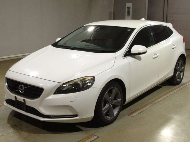 VOLVO V40 2015