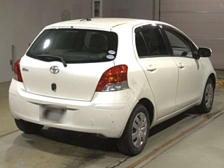 TOYOTA VITZ 2010