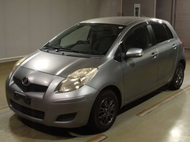 TOYOTA VITZ 2010