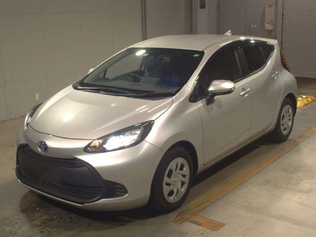 TOYOTA AQUA 2022