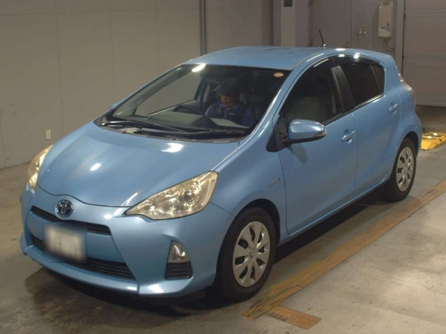 TOYOTA AQUA 2013