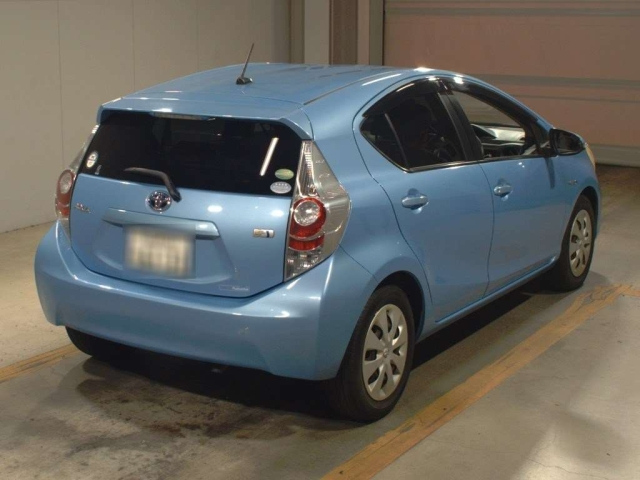 TOYOTA AQUA 2013