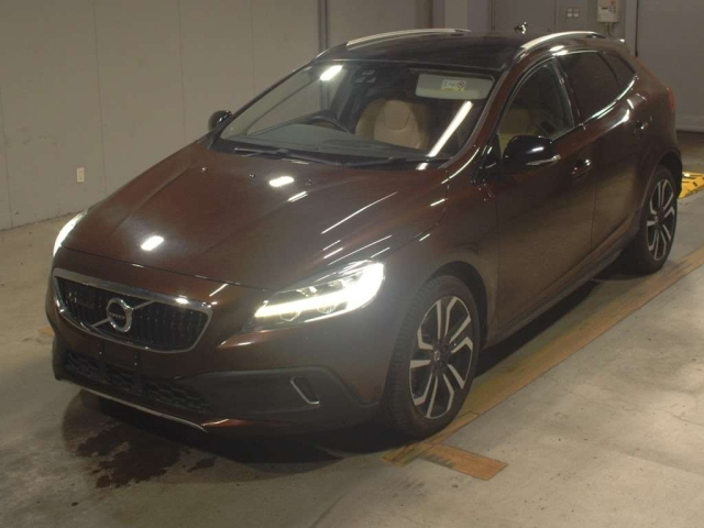 VOLVO V40 2019