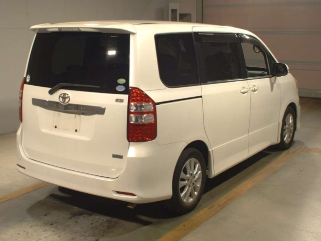 TOYOTA NOAH 2012