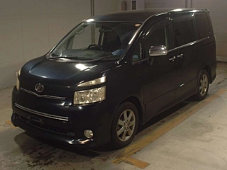 TOYOTA VOXY 2010