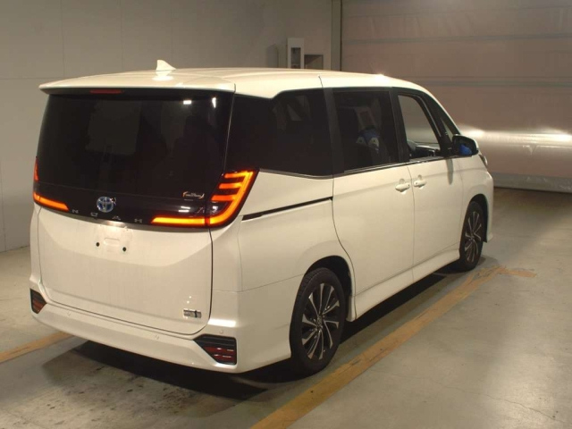 TOYOTA NOAH 2024