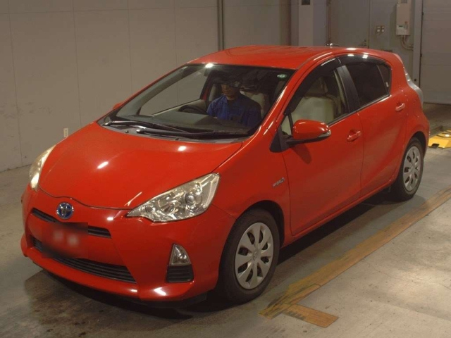 TOYOTA AQUA 2013