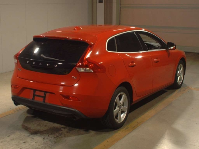 VOLVO V40 2014