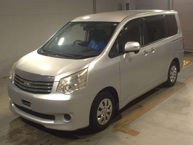 TOYOTA NOAH 2012