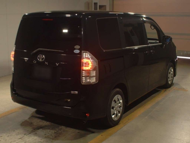 TOYOTA VOXY 2011