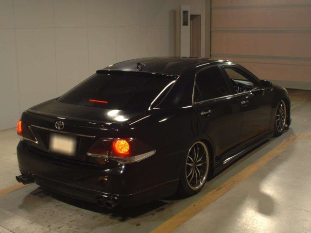 TOYOTA CROWN 2010