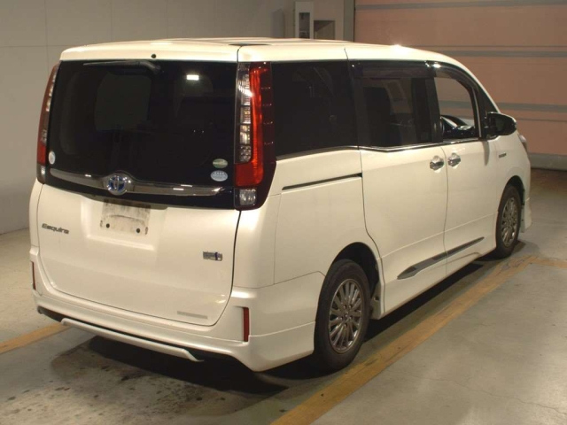 TOYOTA ESQUIRE 2015