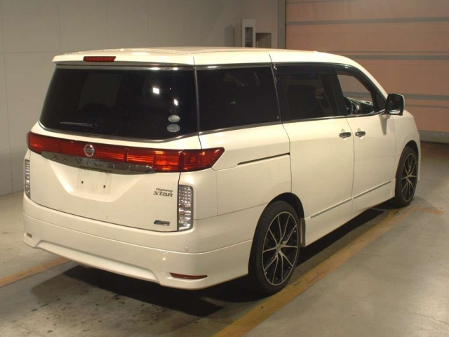 NISSAN ELGRAND 2010