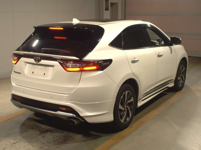 TOYOTA HARRIER 2017
