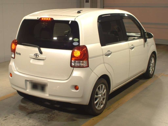 TOYOTA PORTE 2012