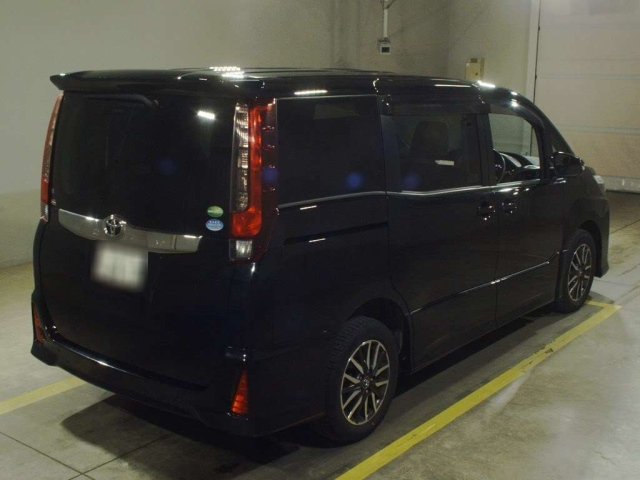 TOYOTA NOAH 2017