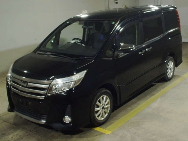 TOYOTA NOAH 2014