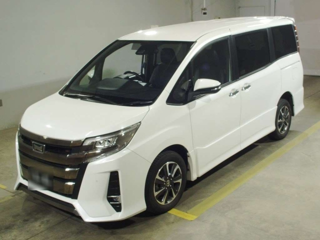 TOYOTA NOAH 2020