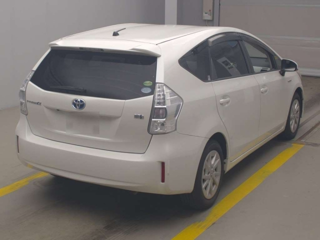 TOYOTA PRIUS ALPHA 2012
