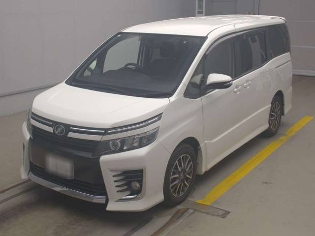 TOYOTA VOXY 2015