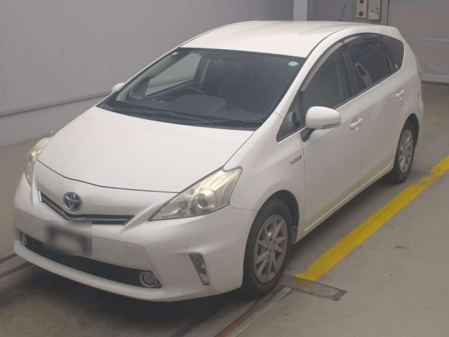 TOYOTA PRIUS ALPHA 2013