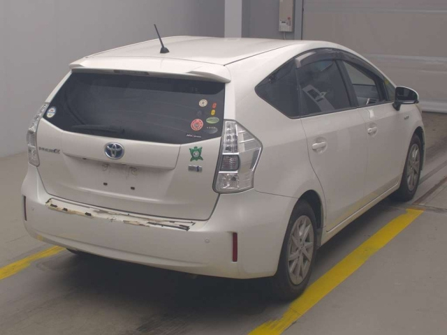 TOYOTA PRIUS ALPHA 2013