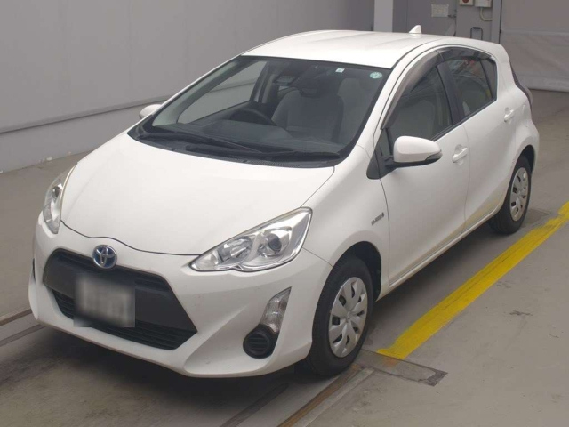TOYOTA AQUA 2017