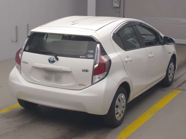TOYOTA AQUA 2017